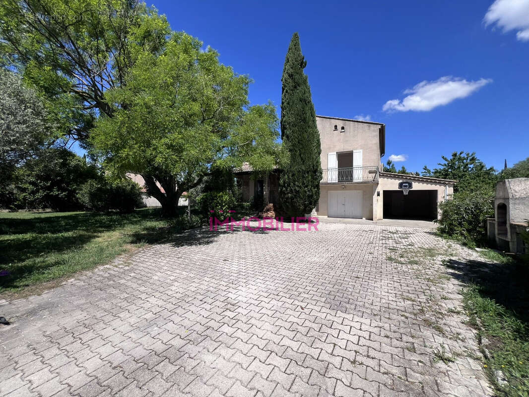Maison à MORIERES-LES-AVIGNON