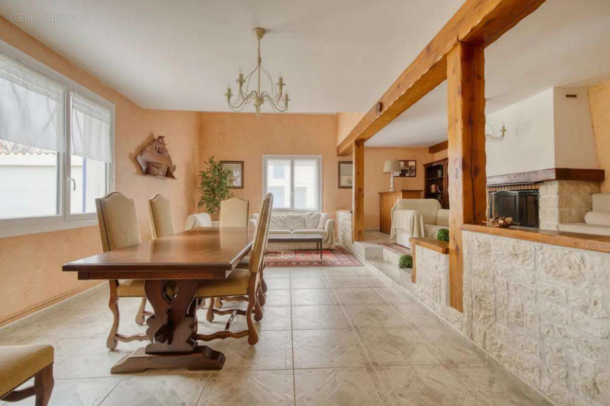 Maison à SAINT-JUST-LUZAC