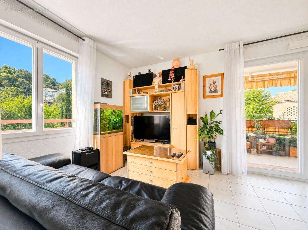 CAGNES ST-JEAN Superbe 3 Pièces 64 m² étage terrasse garage et cave - Piscine - photo 3