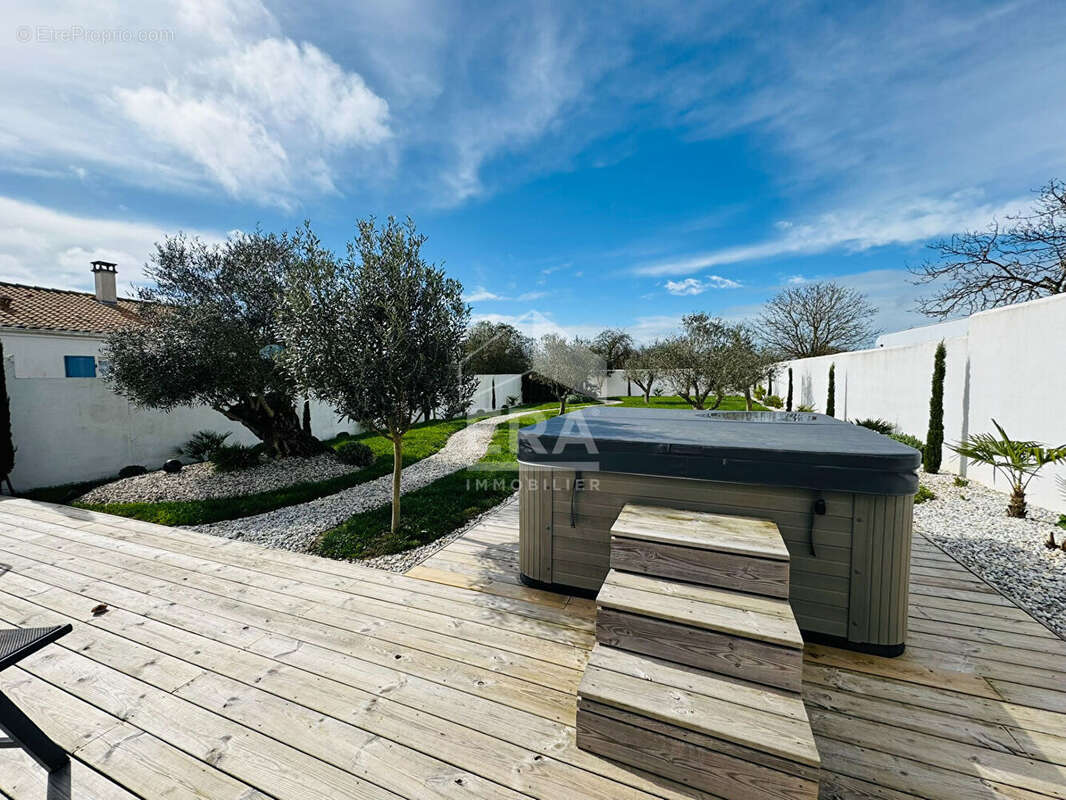 Maison à MORNAC-SUR-SEUDRE