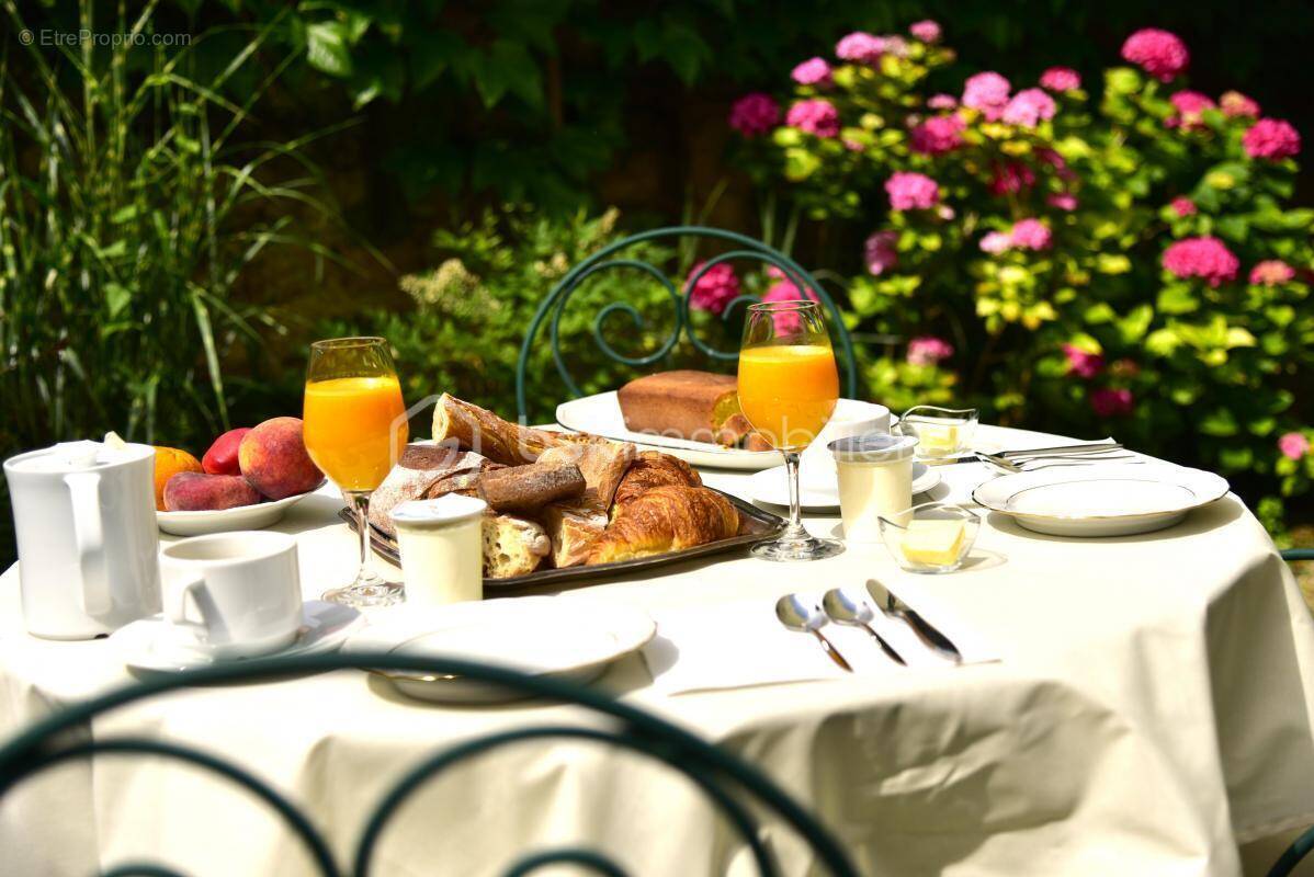 Commerce à SARLAT-LA-CANEDA