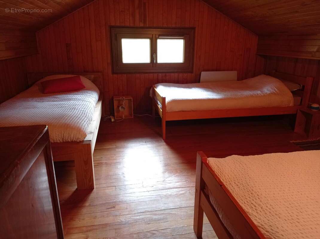 Maison à LA RIVIERE-ENVERSE