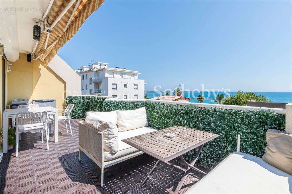 Appartement à SAINT-LAURENT-DU-VAR