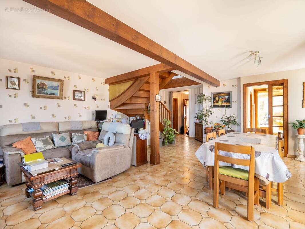 Salon - T3 Duplex - Maison à NEUVECELLE