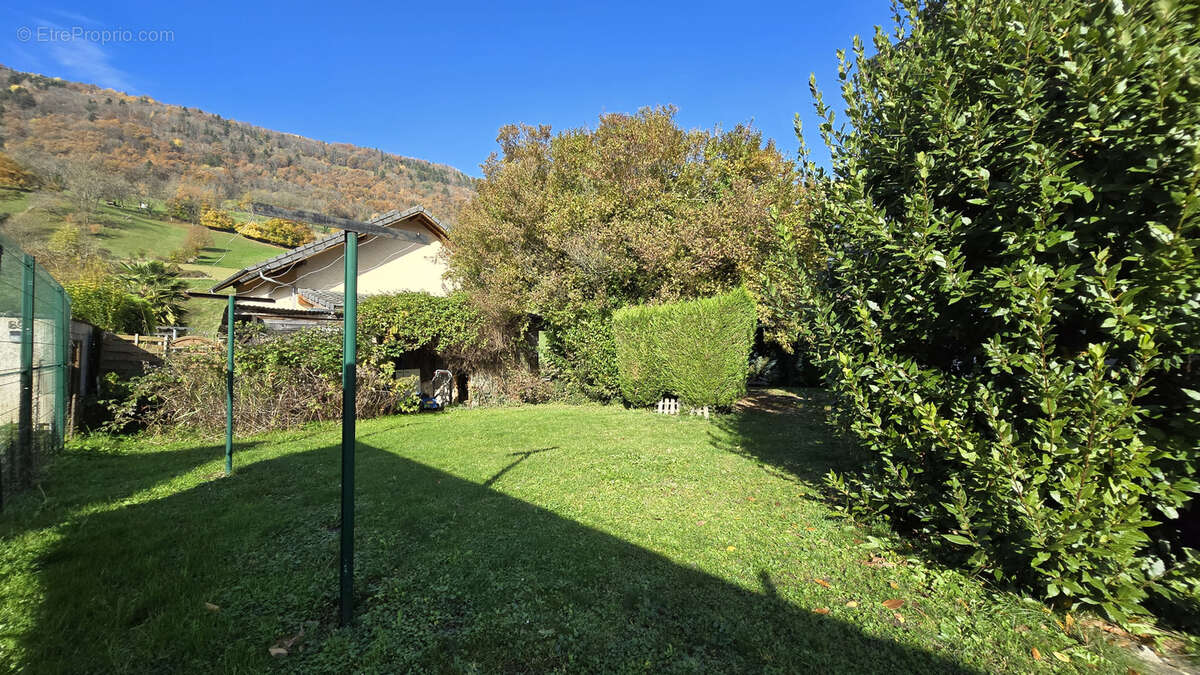 Appartement à LA CROIX-DE-LA-ROCHETTE