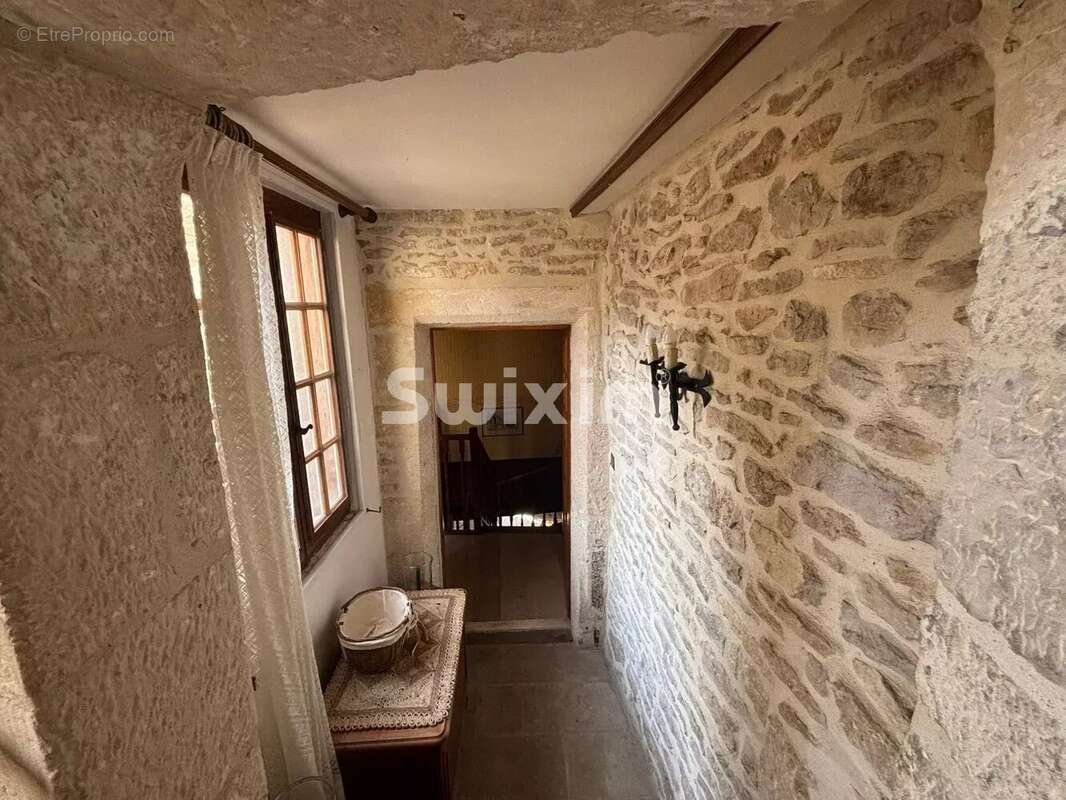 Propriété de caractère de 268 m² avec tour médiévale - photo 8