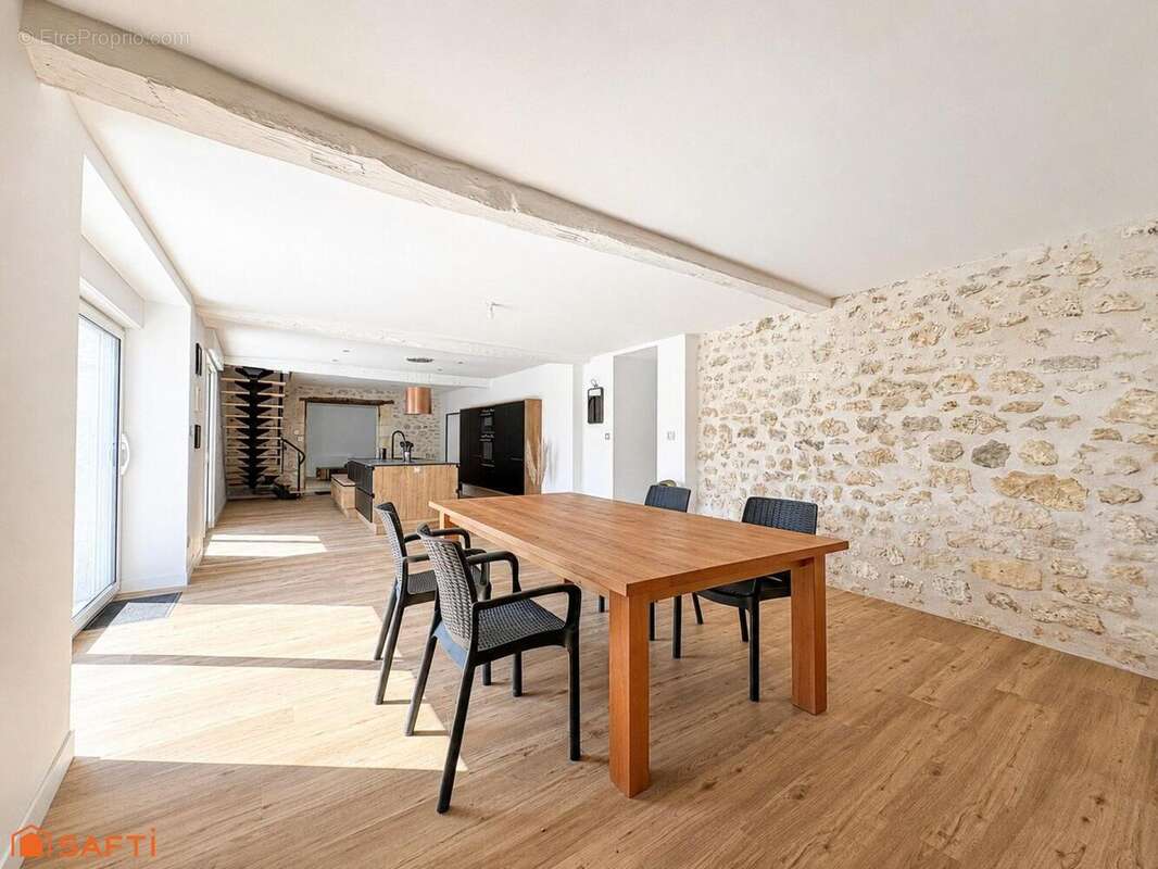 Maison 166 m² à Cherves-Richemont  - photo 3