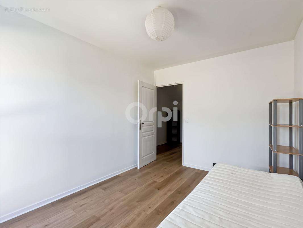 EVREUX - Maison familiale en triplex - 3 chambres, garage et jardin - photo 10