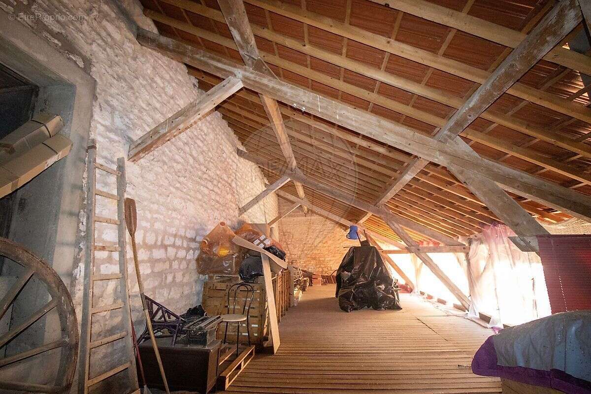 Maison à SAINT-BRIS-LE-VINEUX