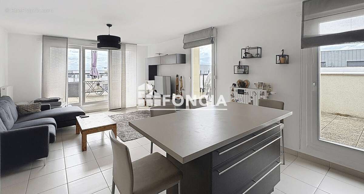Appartement à FRESNES