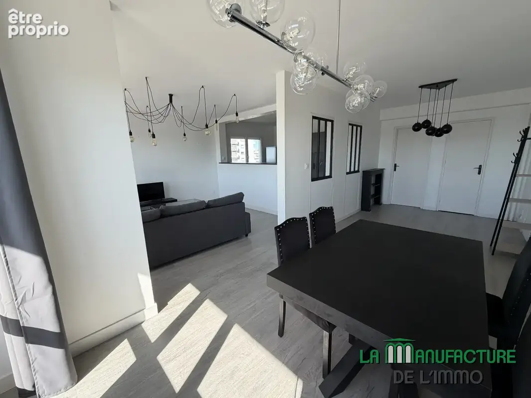 Appartement F4 - 85,37M2 - Balcon - Cave - Parking - Saint-Etienne/ Portail Rouge - photo 5