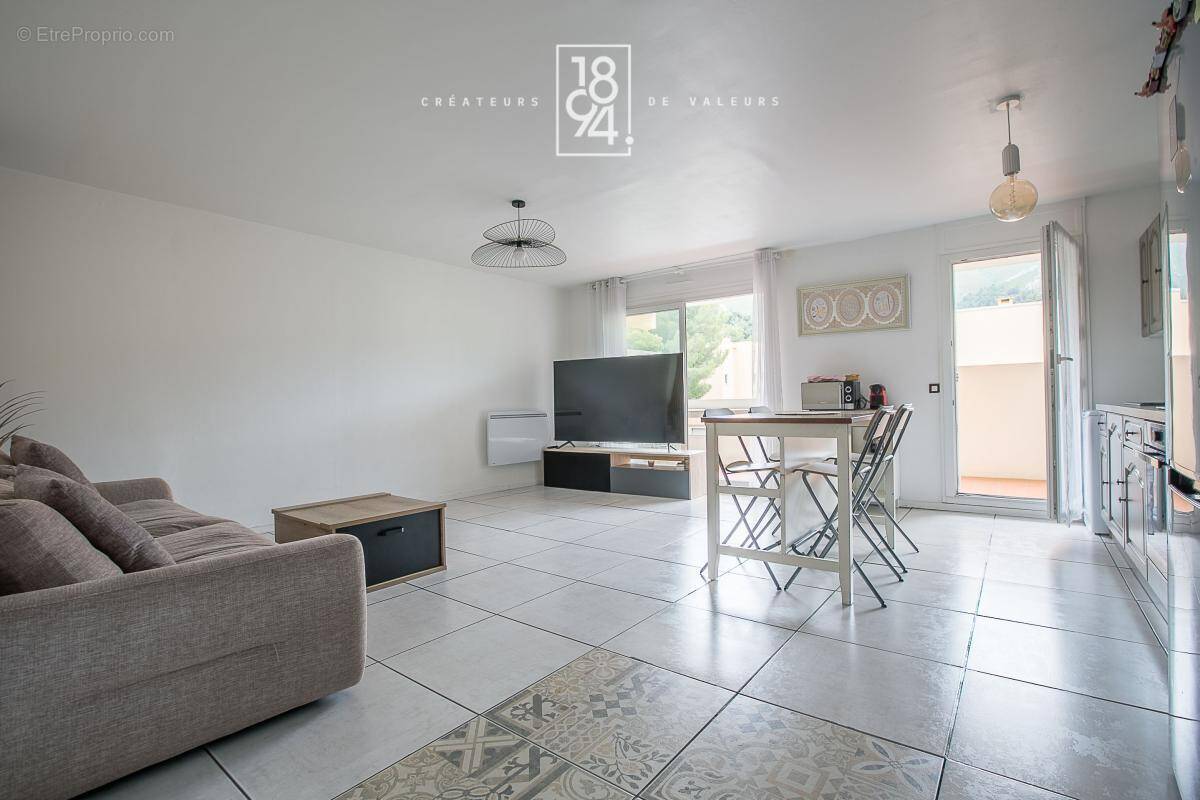 Appartement à MARSEILLE-11E