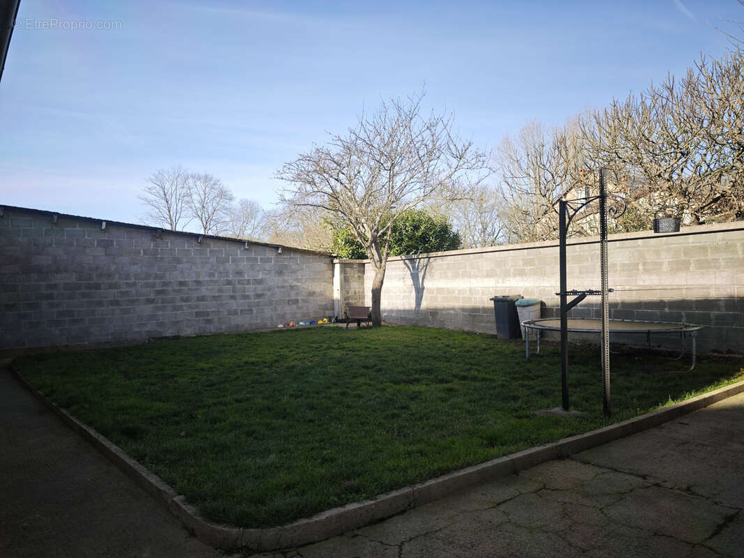 Maison à CERCY-LA-TOUR