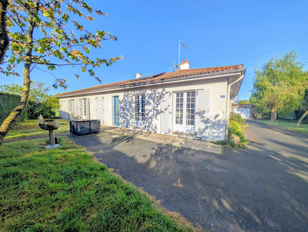 Maison à LES HERBIERS