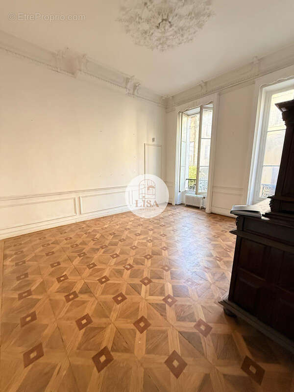 Appartement à MARSEILLE-1E