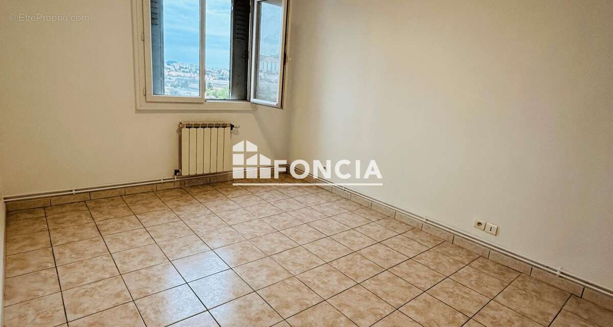 Appartement à MARSEILLE-15E