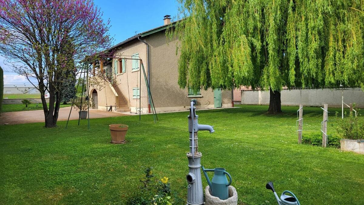 Maison à ROMANECHE-THORINS