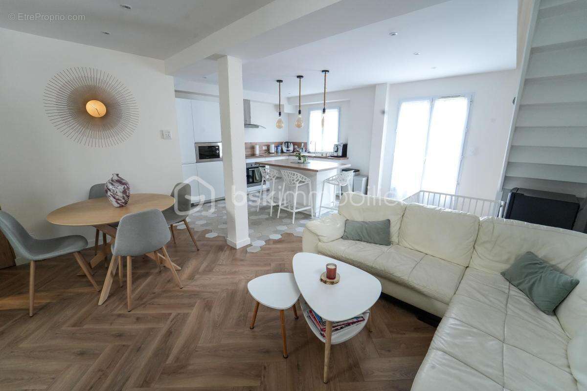 Maison à SAINT-PIERRE-DU-PERRAY