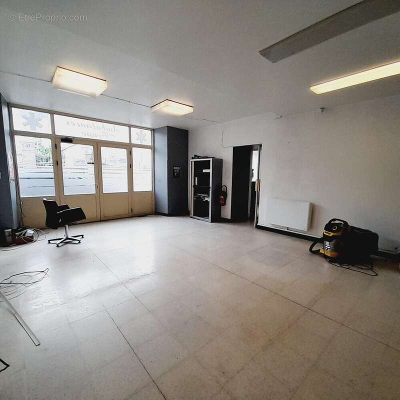 Commerce à VILLENEUVE-SUR-YONNE