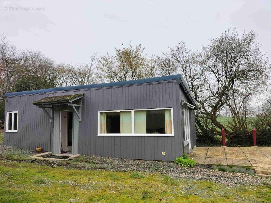 Terrain à SAINT-CYR-EN-PAIL