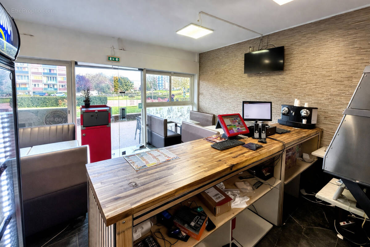 Commerce à AUBERGENVILLE