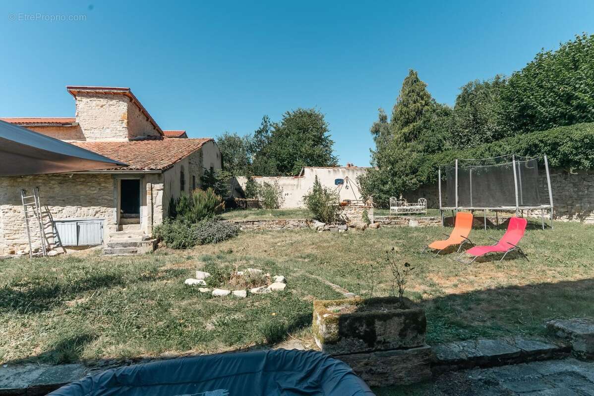 Maison 320 m² à Billom  - photo 2