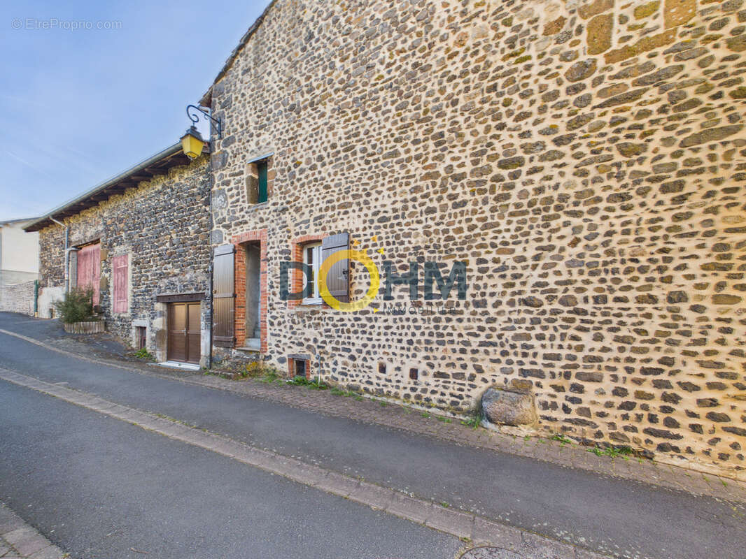 Maison de village 110m2 avec cour et dépendances - photo 2