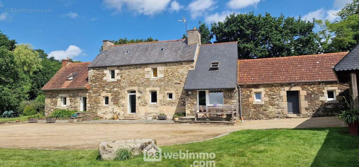 Vue du jardin sur la propriété - Maison à LANNION