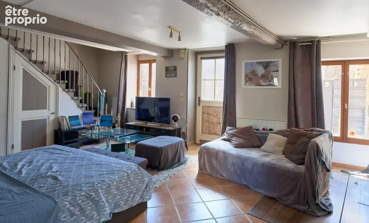 A Beauregard L'Evêque, proche de Clermont-Ferrand, magnifique bâtisse rénovée de 320 m² – Fort potentiel de rendement ou grande  - photo 6