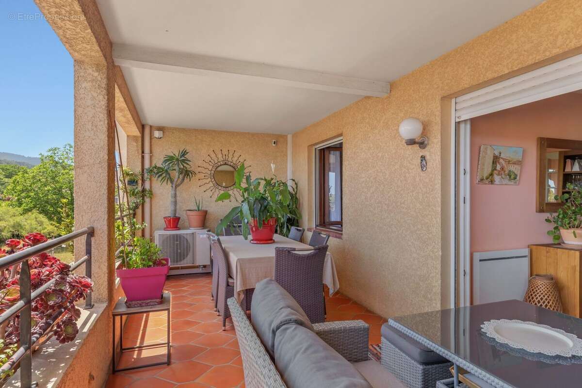 Appartement à HYERES