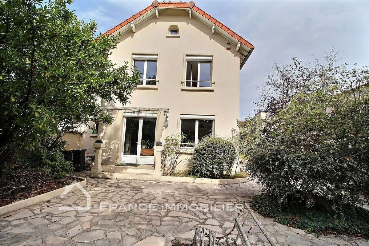 Maison 150 m² à Saint-Maur-Des-Fosses  - photo 4
