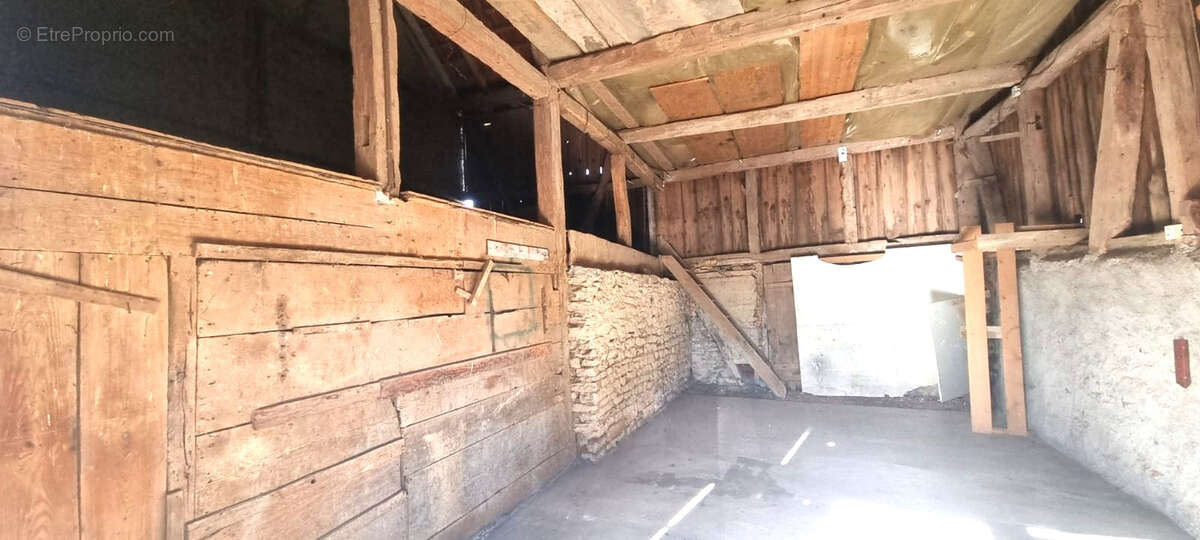 Maison a renover avec grange et ecurie- proche suisse - photo 12