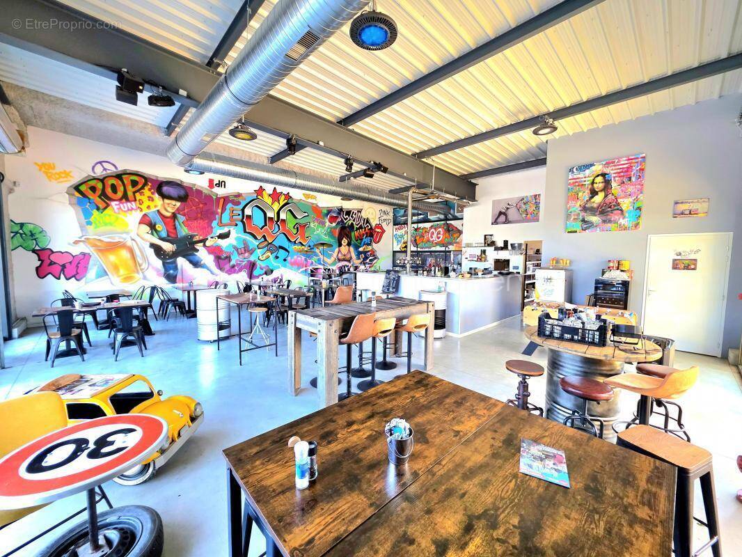 Commerce à SAINT-PAUL-TROIS-CHATEAUX