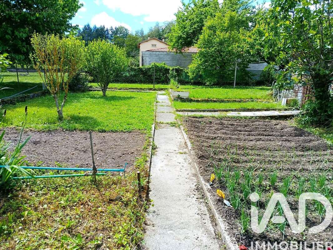 Maison 162 m² à Saint-Paul-De-Jarrat  - photo 3