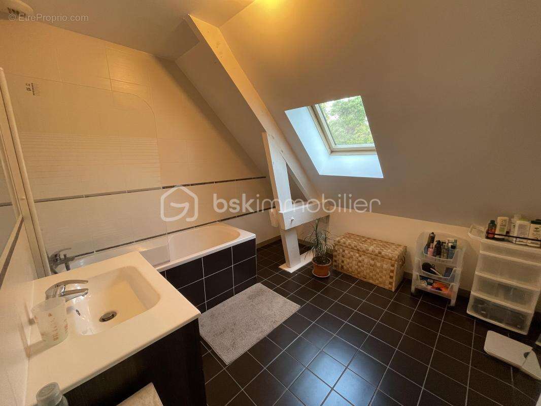 Maison BOIS LE ROI - 131m² - 4 chambres - photo 10