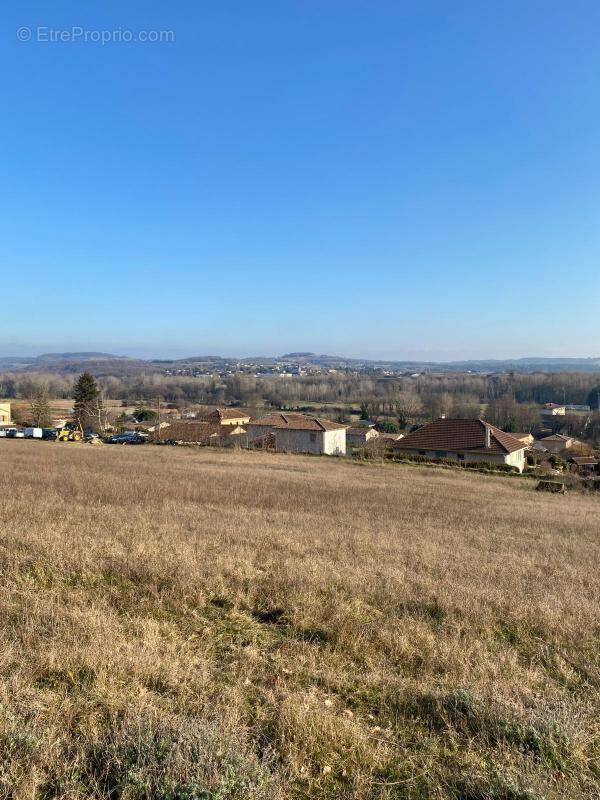 Terrain à CHARMES-SUR-L&#039;HERBASSE