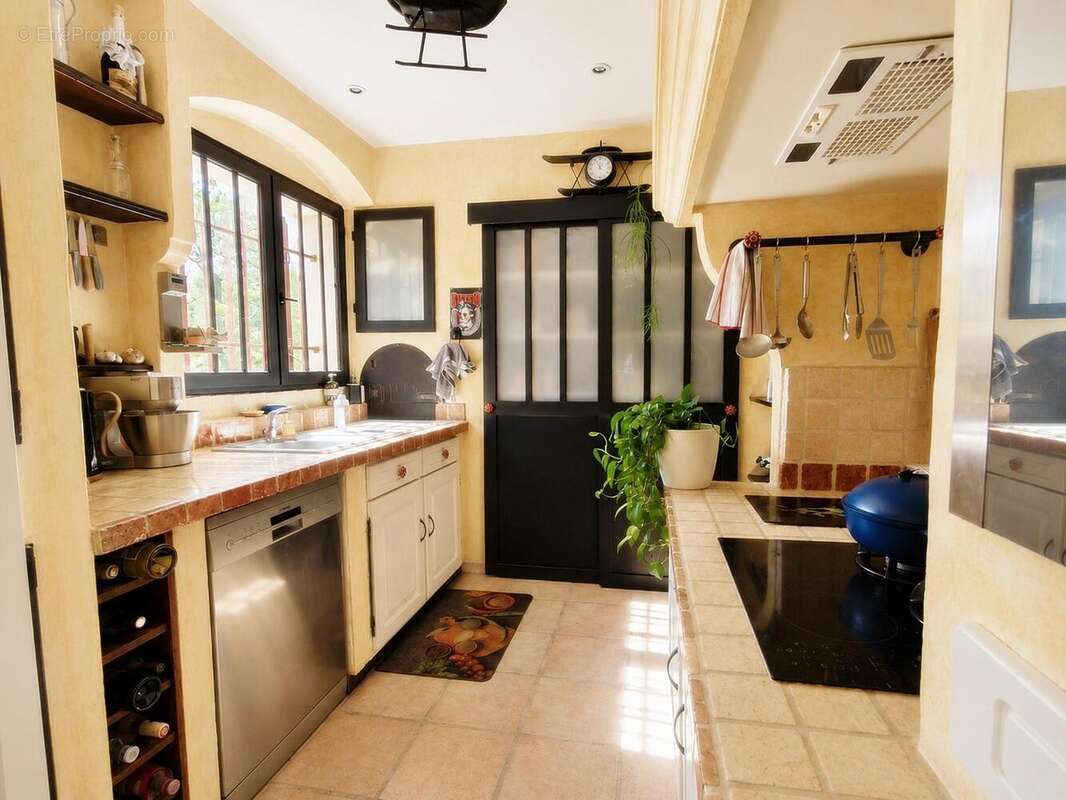   - Maison à COLOMARS