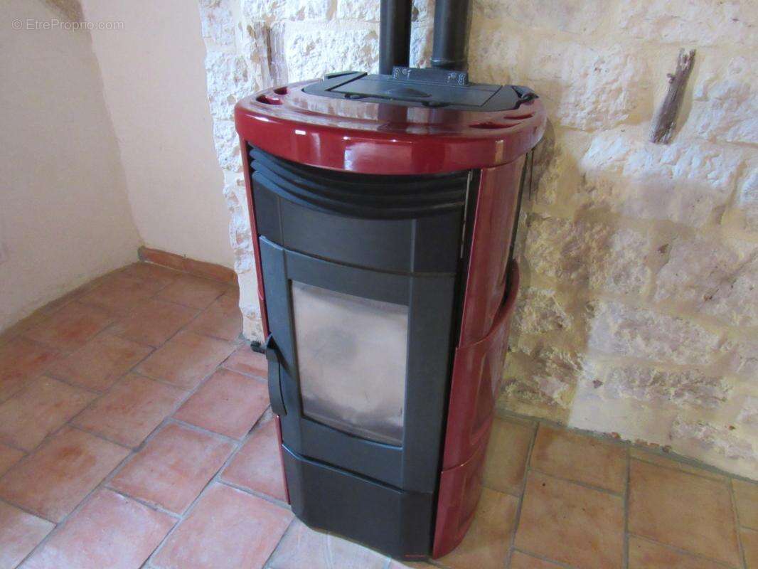 Grande maison medievale  de village entierement renovee dpe en b avec une petite maison qui sert de garage   290000€ - photo 25