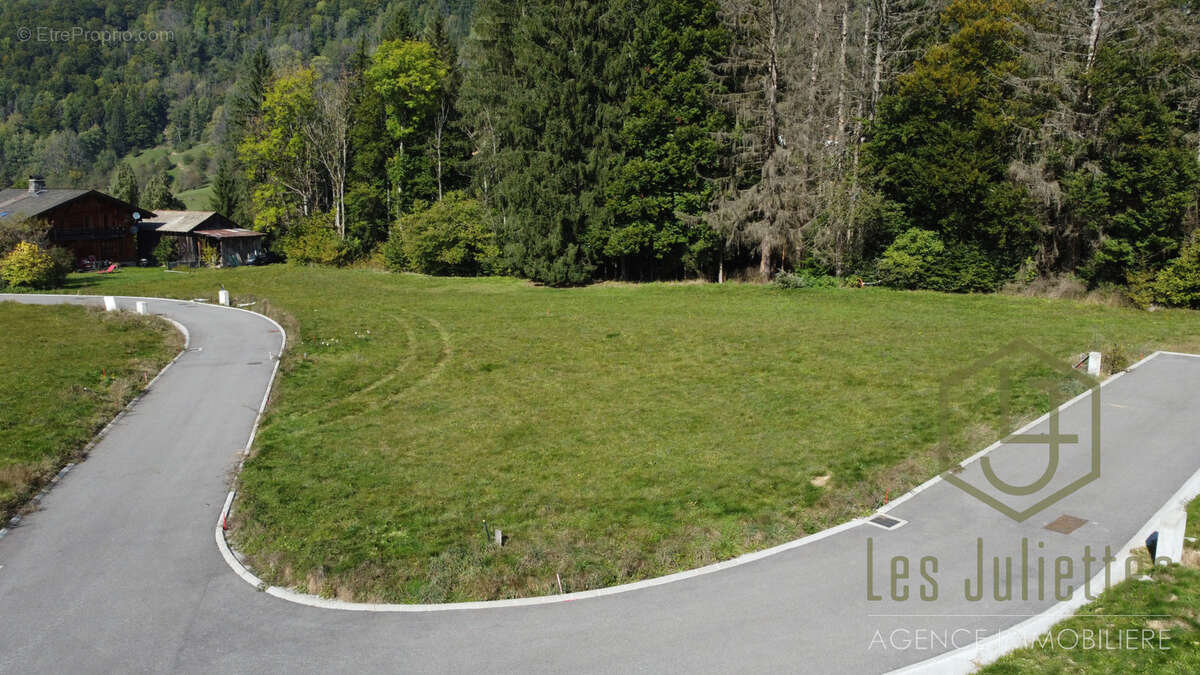 Terrain à MONTRIOND