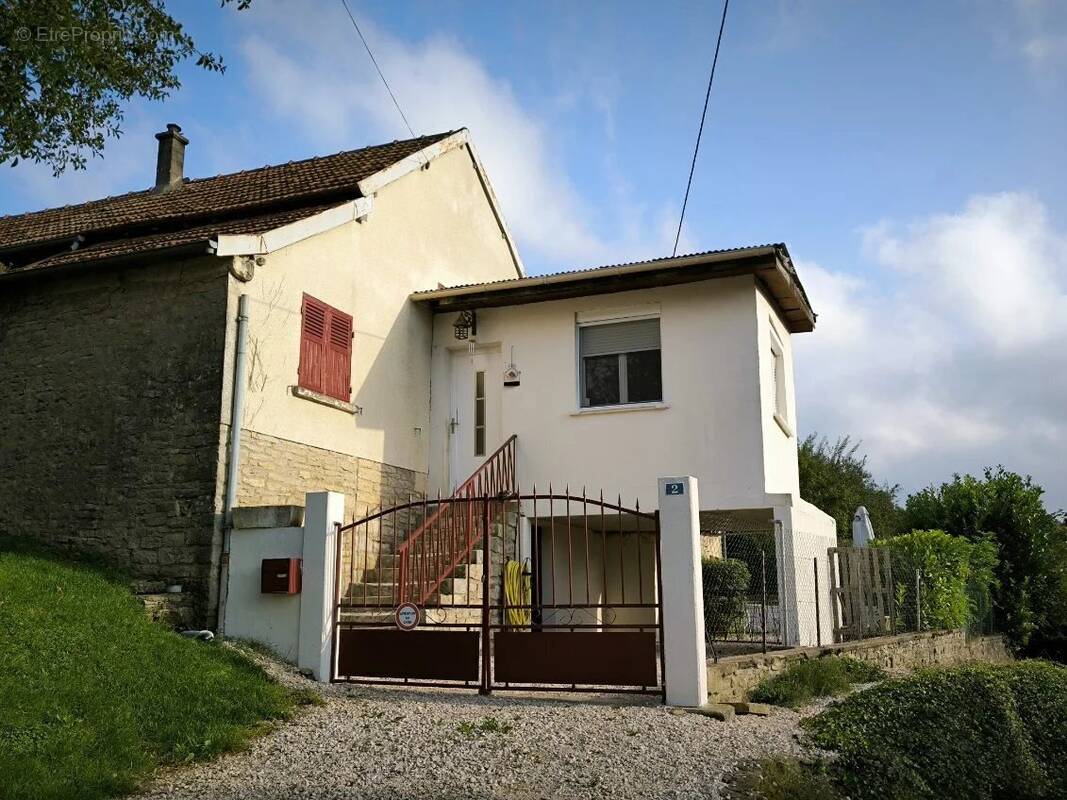 Maison à BOUX-SOUS-SALMAISE