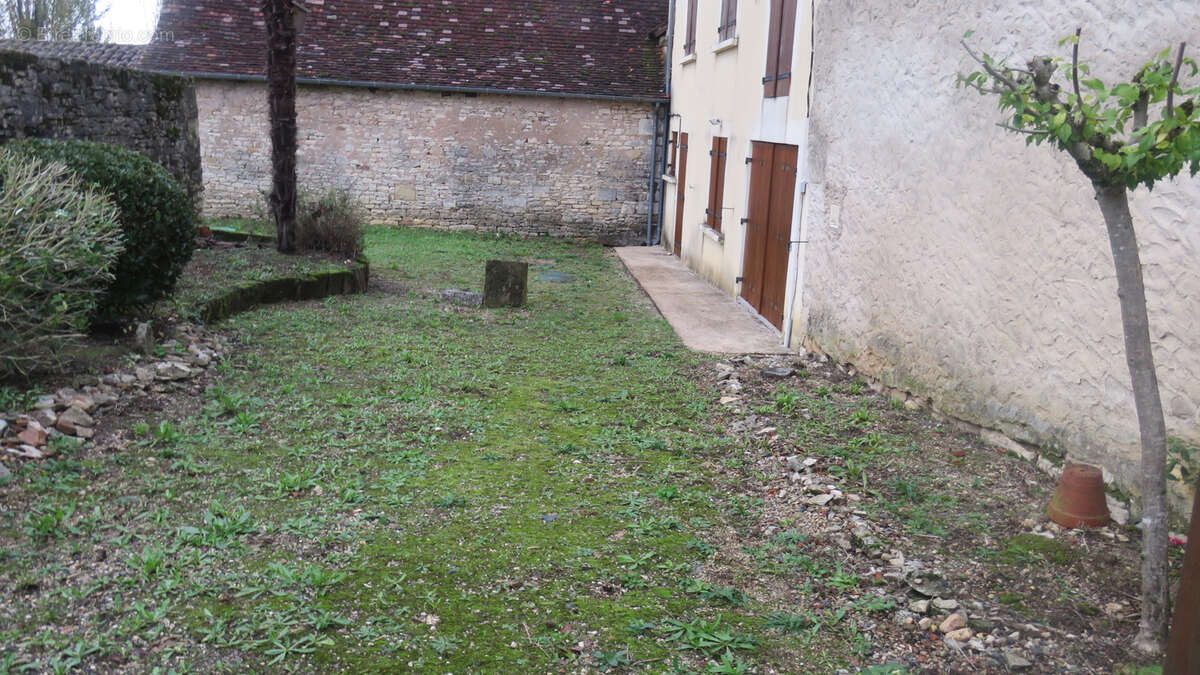 Ensemble immobilier de 2 maisons (en pierres et mitoyennes) avec une grange (en pierres) Secteur SAINT RAPHAEL - photo 32