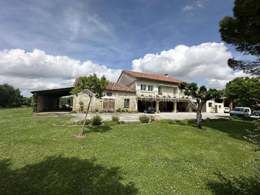 Maison à AURIAC-SUR-VENDINELLE