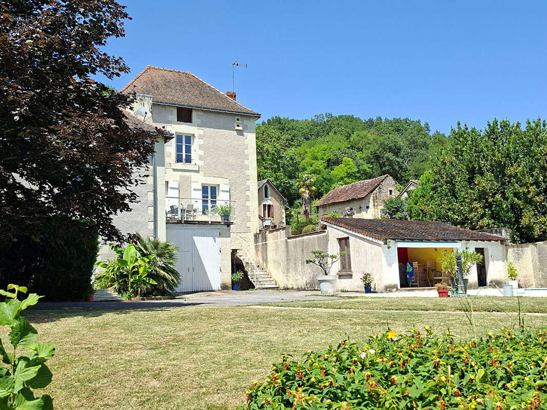 Maison à DANGE-SAINT-ROMAIN