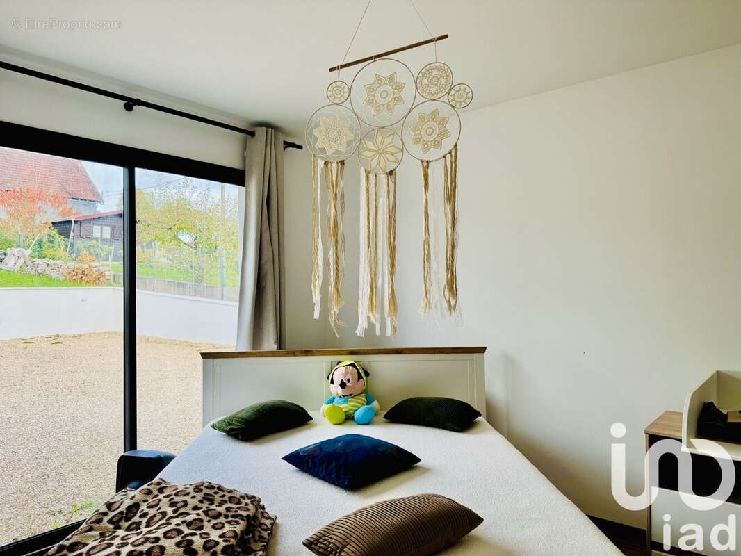 Maison 101 m² à Lye  - photo 6