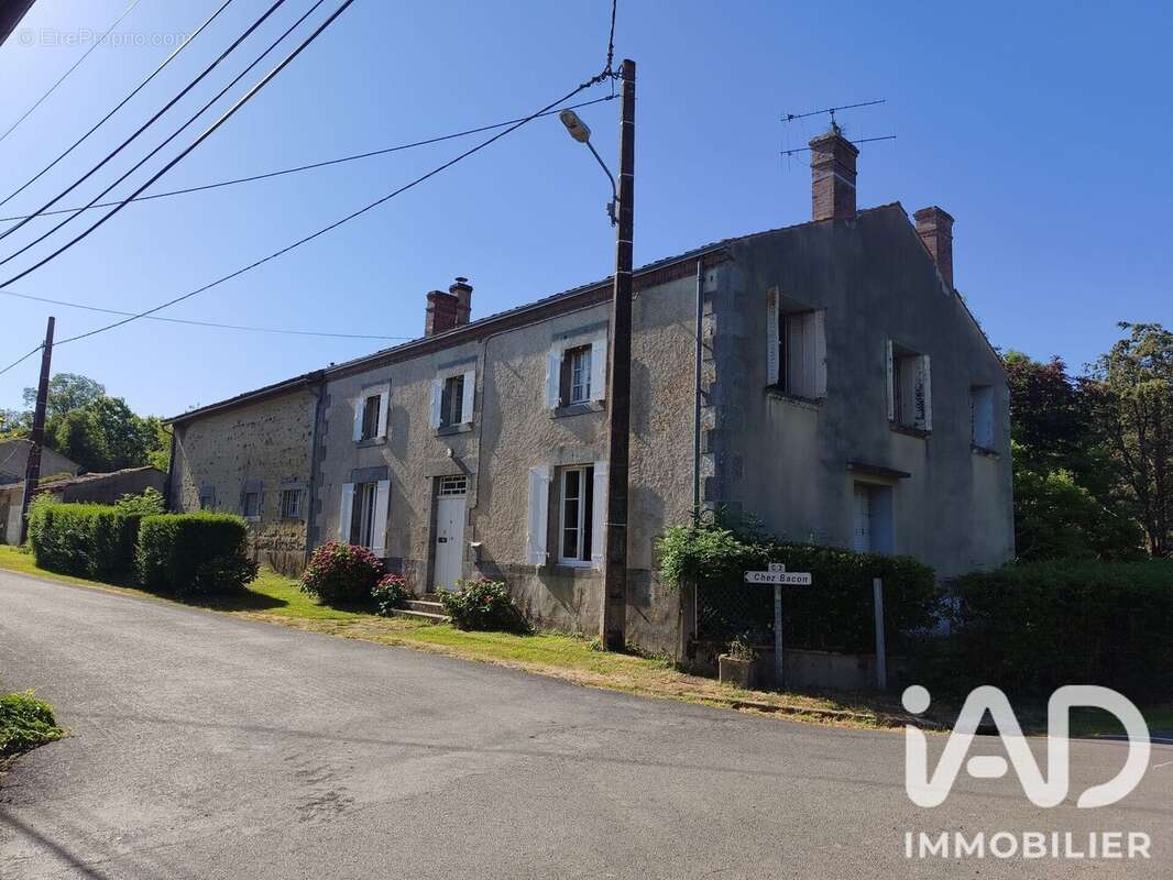 Photo 2 - Maison à BUSSIERE-POITEVINE
