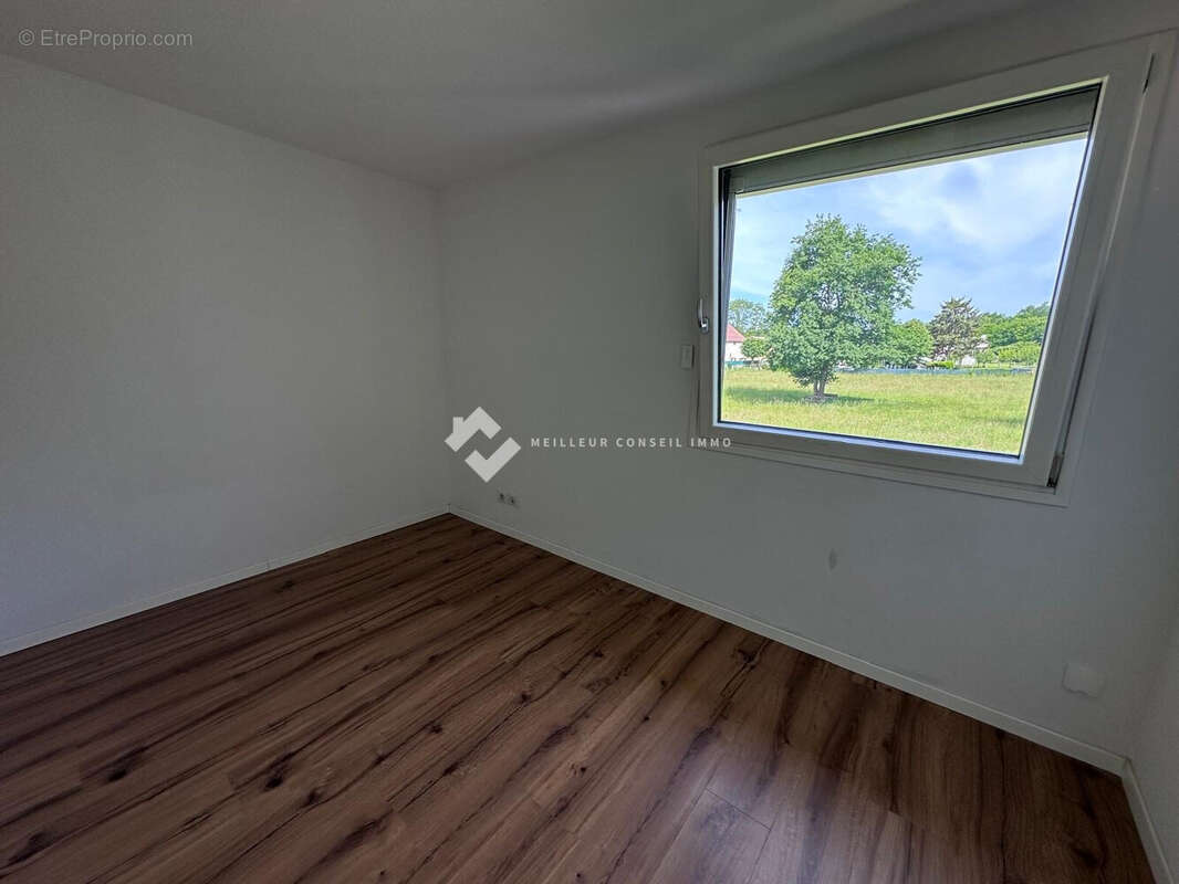 Maison 69 m² à Dorat  - photo 5