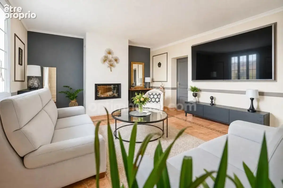 Maison en pierre de Loire à Saumur avec piscine, dépendances et terrain de 8 147m2 - photo 3