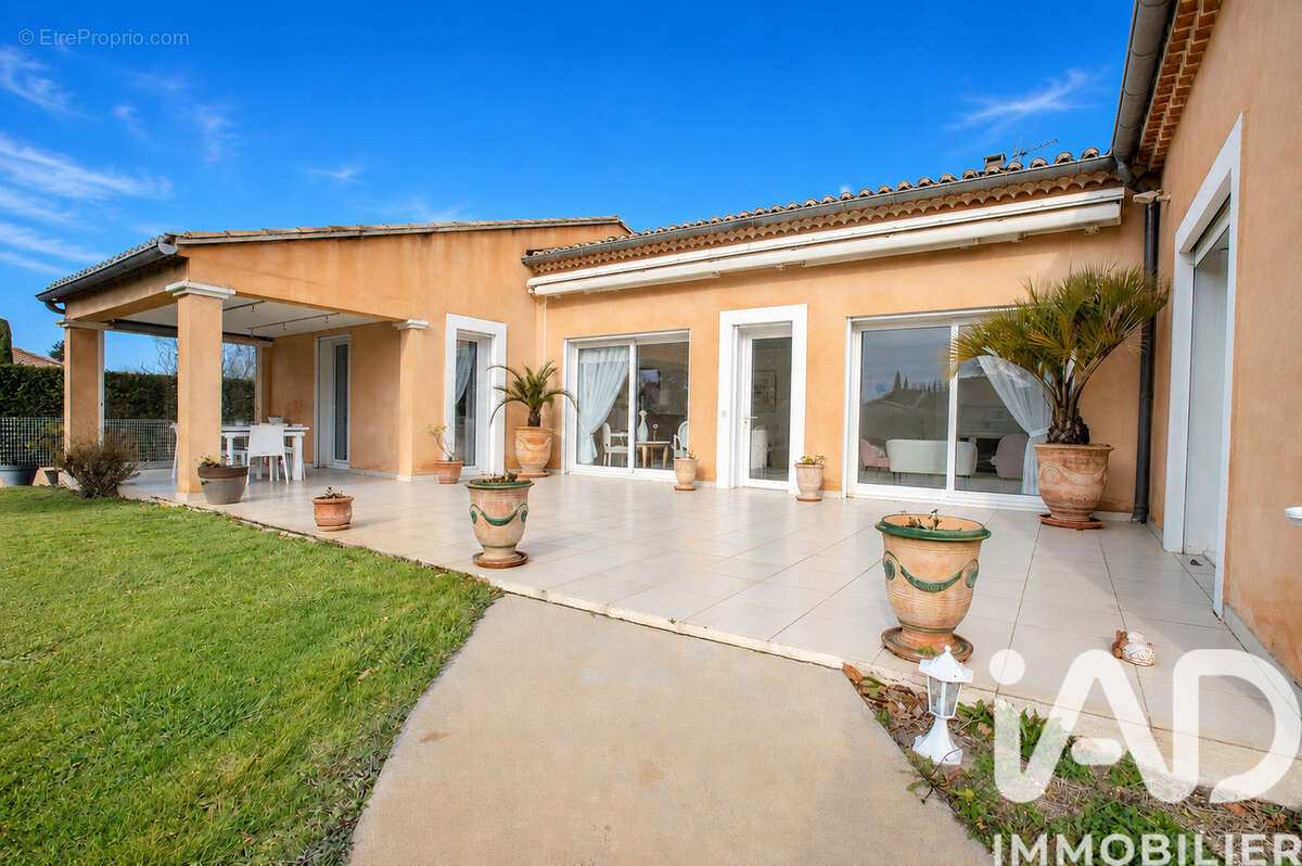 Photo 2 - Maison à SAINTE-CECILE-LES-VIGNES