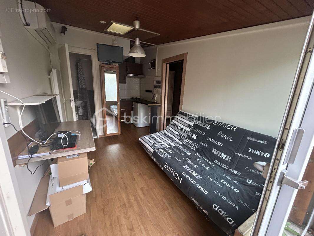 IDEAL AU INVESTISSEUR  2 STUDIO 11M² CHACUN  dans une allée de box sécurise très  proche du TRAM T9 (5 minute à pied) LE PRIX NE - photo 4