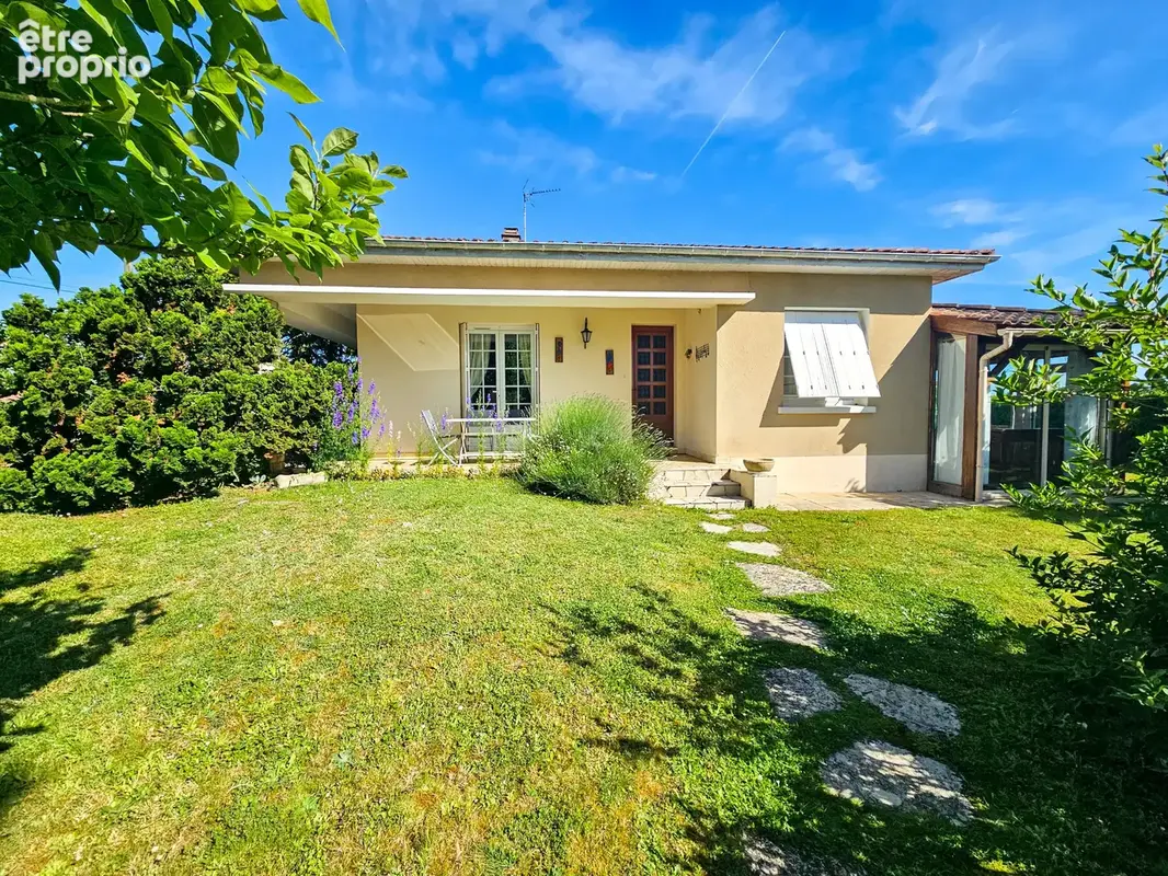 Saint-Philippe-du-Seignal : Maison familiale avec piscine sur parc arboré - photo 3